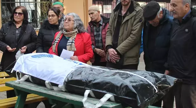 المختار، قام بنقل جنازة البلدية