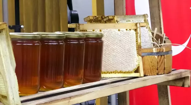 1 كيلو 558 ألف ليرة تركية! أغلى عسل في العالم خرج من مدينة الملح التركية.