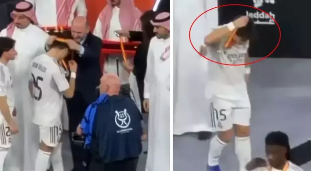 Arda Güler's striking move at the trophy ceremony.