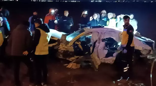 Two cars collided in Batman: 3 dead, 3 injured.