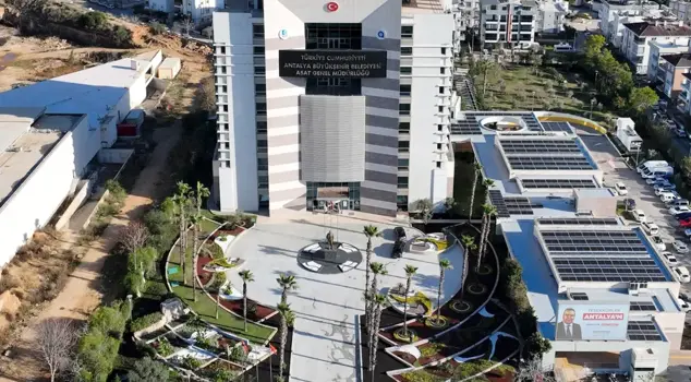 ذهب الذين ذهبوا لمراقبة البلدية للإقامة مع نساء أجنبيات في فندق فاخر.