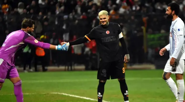 Congratulations from Mauro Icardi to Arda Akbulut.