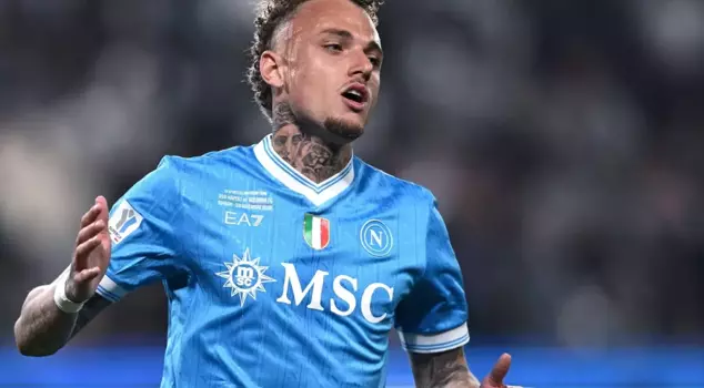 Падение Неаполя продолжается.