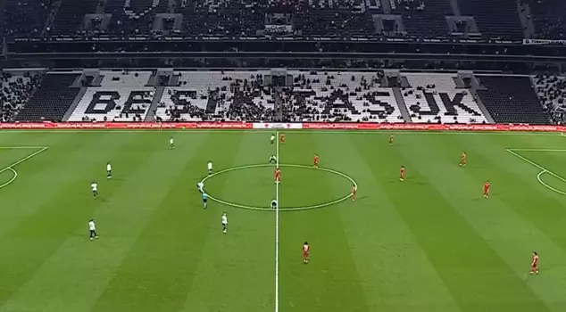 صورة لفتت الأنظار في مباراة بيشكتاش - أنقرة كيتشورينغوجو