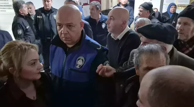 The locals were not allowed inside, the Eskişehir Metropolitan Municipality Council was in chaos.
