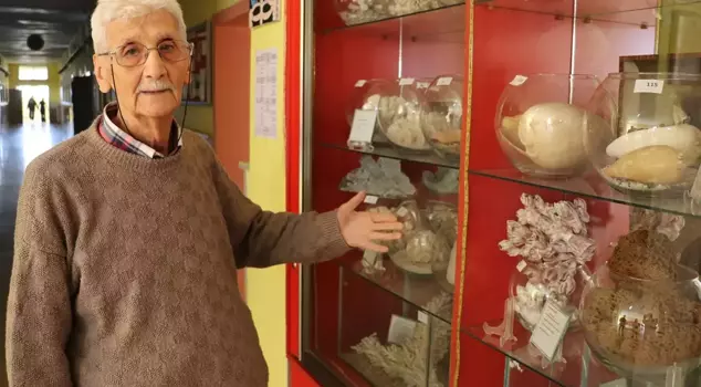 كل شيء بدأ عندما وضع البيضة التي وجدها في جيبه! عندما انكسرت، تغيرت حياته.