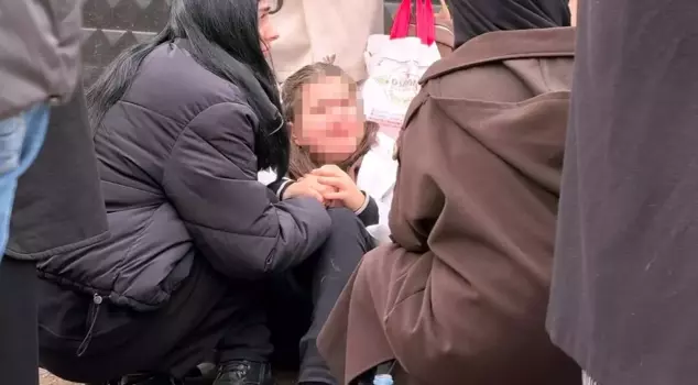 Вернувшись с церемонии вручения аттестатов, Эрва расплакалась после аварии, произошедшей с её матерью.