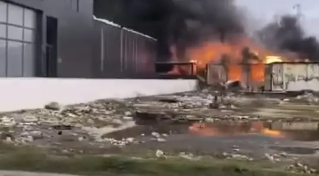 حريق في حاوية عمال في شيلا: وفاة واحدة