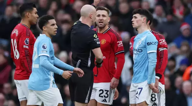 3 goals were disallowed for offside! Manchester United wiped the floor with City in the derby.