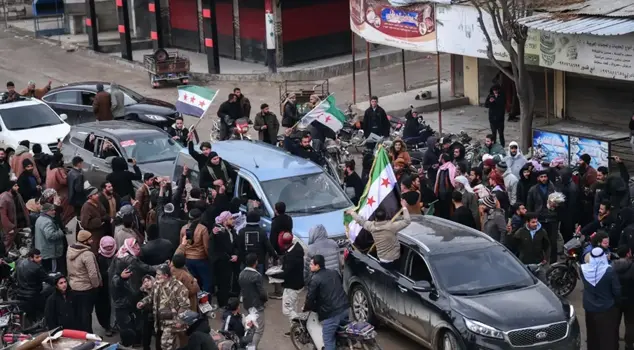 استقبل الجيش السوري بحماس في المناطق التي استولى عليها! يتم الرقص في الساحات.