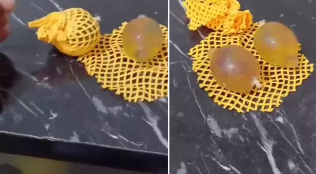 Из игрушки, которую он купил своему ребенку, вышел презерватив.