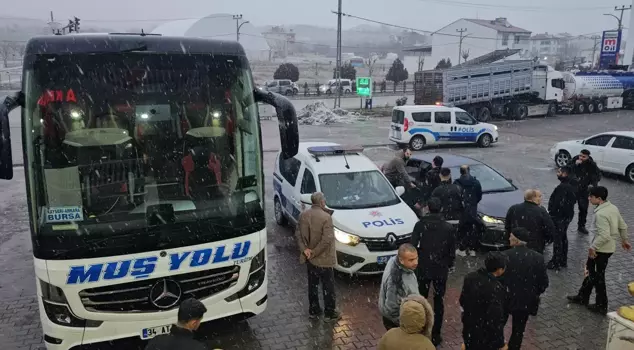 تعرضت الحافلة المتجهة من موش إلى بورصة لهجوم في إلزاك.