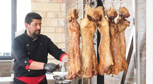 يستغرق تحضيره 6 ساعات بالضبط، ومن يتذوقه مرة واحدة لا يمكنه الاستغناء عنه.