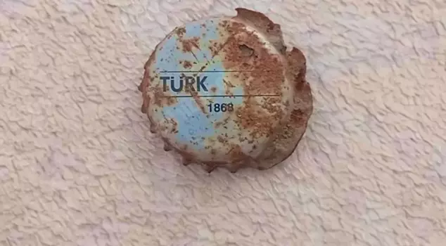 عرض غطاء زجاجة غازوز عمره 158 عامًا للبيع، والسعر المطلوب أثار جدلاً.