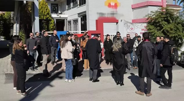 عاشوا صدمة حياتهم في المدرسة التي ذهبوا إليها لاستلام شهادات أطفالهم.