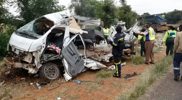 The school bus collided head-on with a truck! 14 students lost their lives.