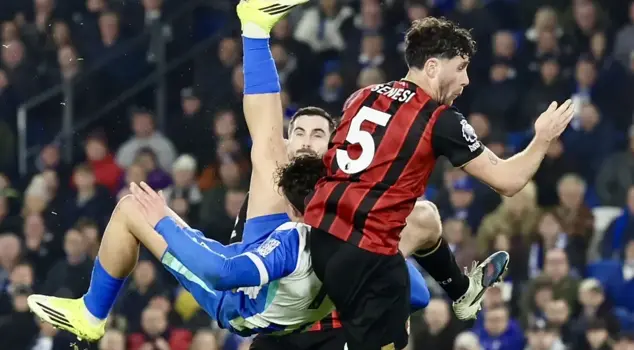 دوري الممتاز مباراة رائعة! حصلوا على نقطة من هدف ركلة خلفية.