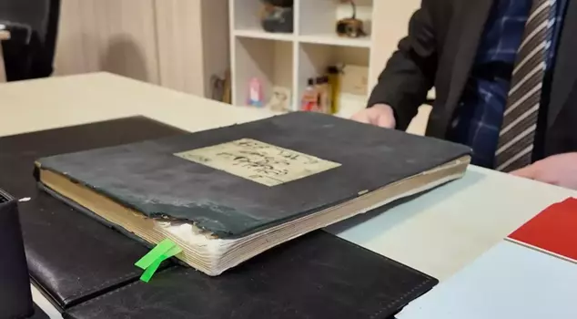 تم العثور على دفتر يعود لعام 1926 في أمانة المحكمة في أنقرة.