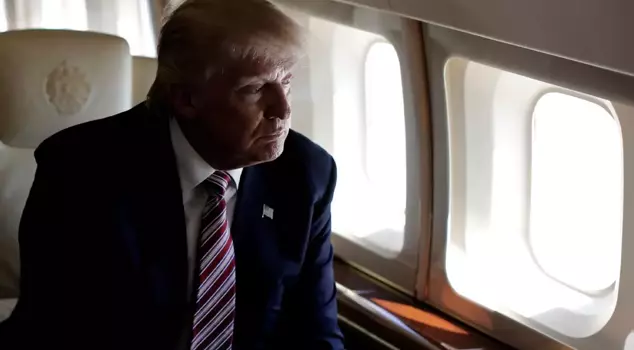 Тревожная неисправность на самолете Трампа, вылетающего на саммит в Давос.