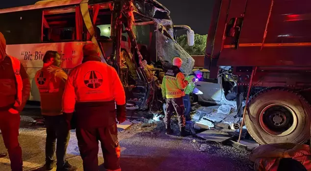 На автомагистрали TEM произошла ужасная авария: 1 мертвый, 27 раненых, 3 из которых в тяжелом состоянии.