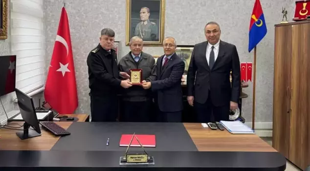 حركة مدهشة من الفلاح! تبرع بأراضيه ومنزله وبيته الصيفي للشرطة.