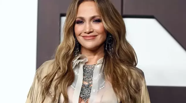 Don't be fooled by her being 56 years old! Jennifer Lopez outshines the youth with her latest pose.