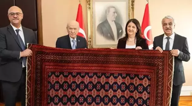 The DEM delegation has delivered the carpet that Öcalan sent as a gift to Bahçeli.