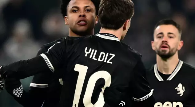 Fenerbahçe is showing to the right while hitting to the left in their midfield transfer.