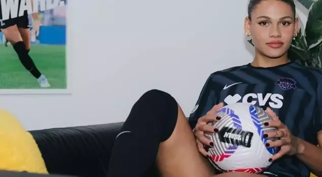 Она стала самой высокооплачиваемой женщиной-футболисткой в мире с единственной подписью.