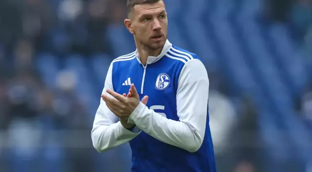 Edin Dzeko, who entered the game later, became the hero in the 86th minute of the match where they were trailing 2-0.