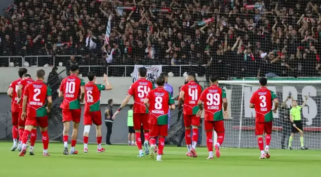 Three weeks ago, they were the number one contender for the championship, but they turned upside down.