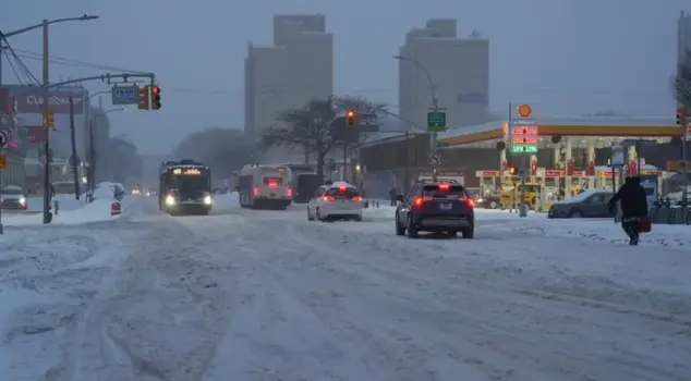 В США снежная буря унесла 5 жизней: отменено 13 тысяч рейсов, почти 1 миллион человек остались без электричества.