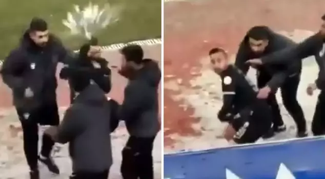 На игрока Аместспора Диа Саба была брошена снежка, он разозлился.