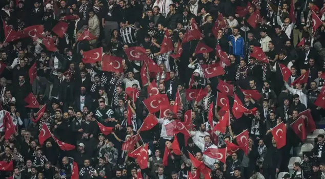 Beşiktaş fans called for the resignation of the management and Sergen Yalçın.