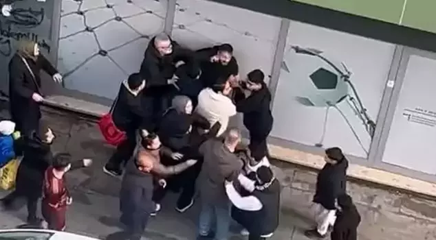 تكسرت ذراع رئيس النادي في شجار بعد المباراة.