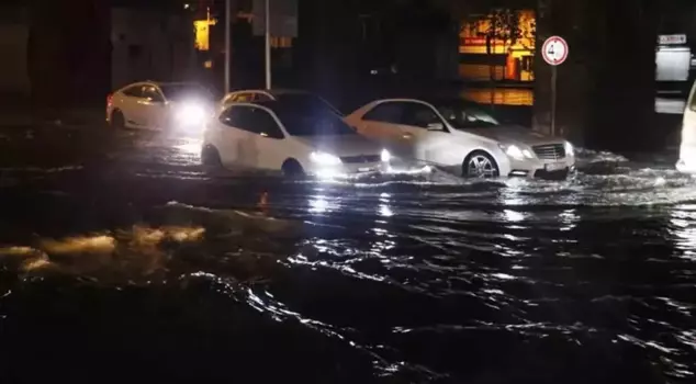 Heavy rainfall was effective in Adana, and cars were submerged.