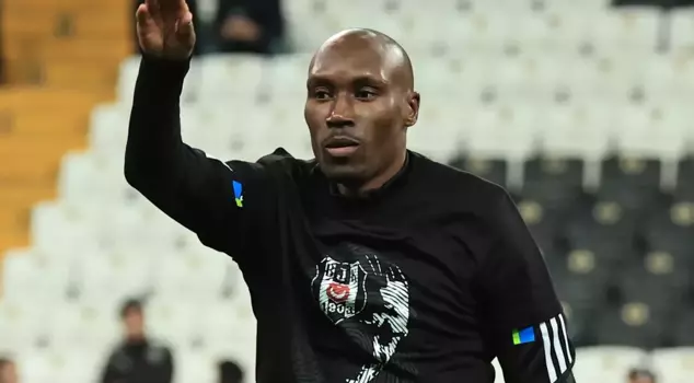 Atiba Hutchinson is bringing the star striker to Beşiktaş.