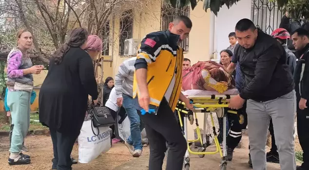 The septic tank cover under his feet broke, and he narrowly escaped death.