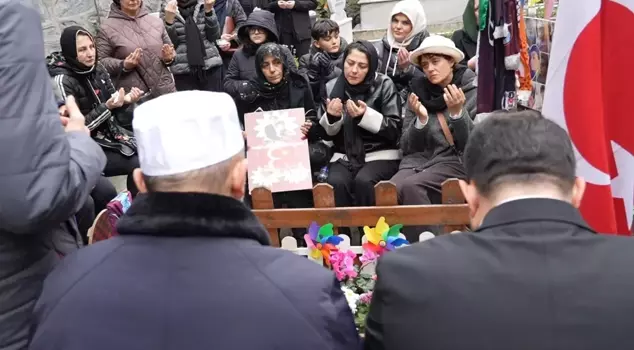 Маттиа Ахмет Мингуцци был почтён у могилы, также присутствовала мать Атласа Чайлан.