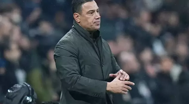 They are reacting to the goals they conceded! Contemporary Atan criticizes his team.