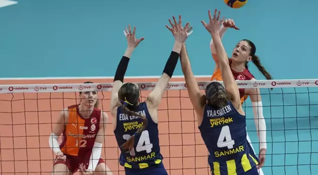 Fenerbahçe did not give Galatasaray a chance in the derby.