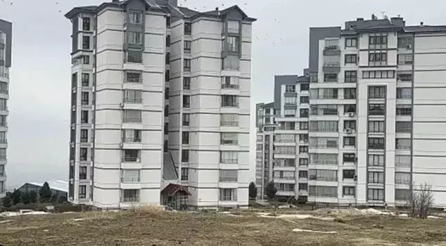 Horrible death! He jumped into the void from the 15th floor.