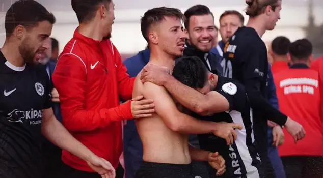 خطوة بخطوة 1. الدوري! النادي الذي فقد 14 رياضيًا في الزلزال، وُلِد من جديد من رماده.