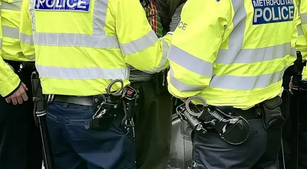 После документов Эпштейна в Англии тревога, лондонская полиция в состоянии готовности.