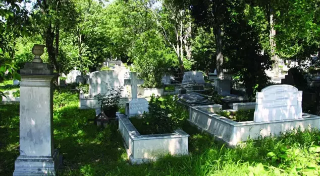 They lived like kings with what they stole and sold from the dead! The figures are staggering.