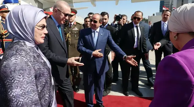 President Erdoğan is in Egypt! Sisi welcomed him on the red carpet.