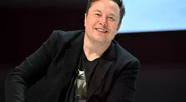 Musk became the first person in history to reach a net worth of 850 billion dollars.