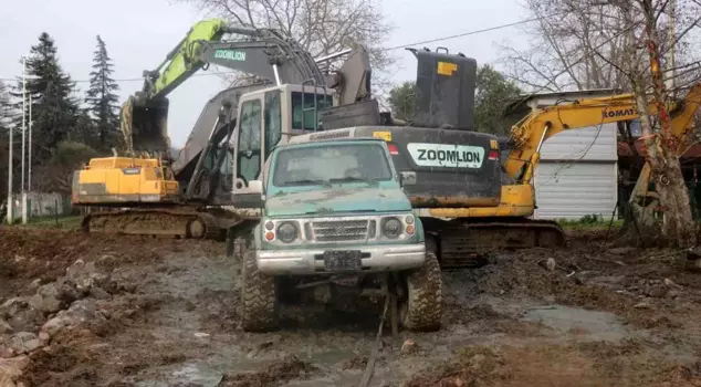 Событие, как в анекдоте, в Сакарье: пришедший на помощь тоже утонул.