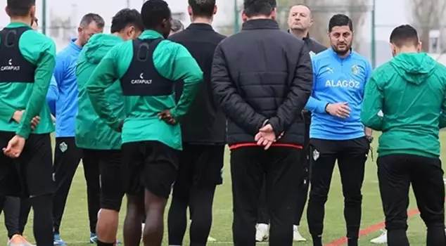 عندما تحطمت أحلام الدوري الممتاز، أرسلوا نصف الفريق.