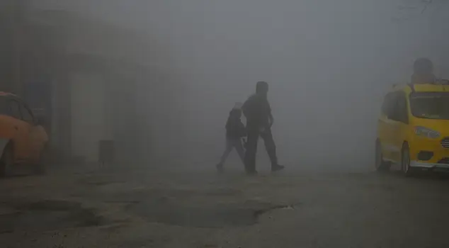 At noon, the sky suddenly darkened, and no one could see each other.